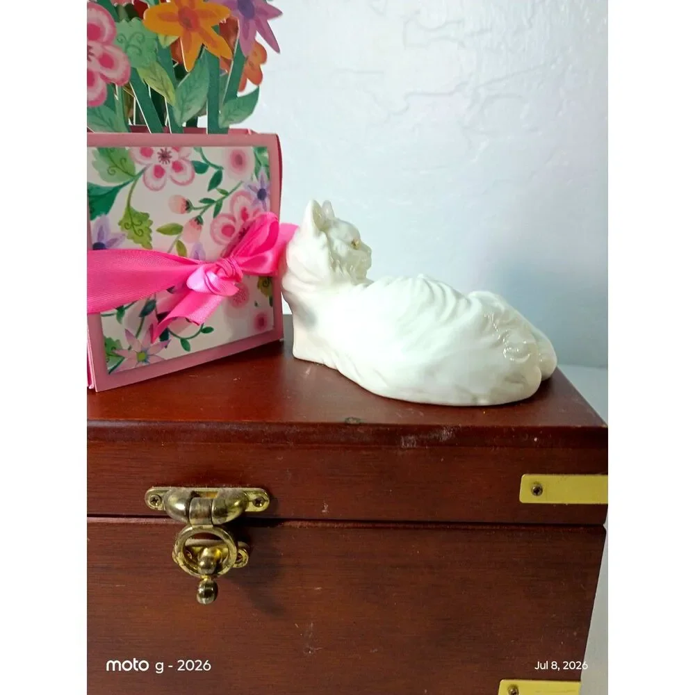 White Porcelain Persian Cat Figurine Japan Mid 20th Century~Vintage~